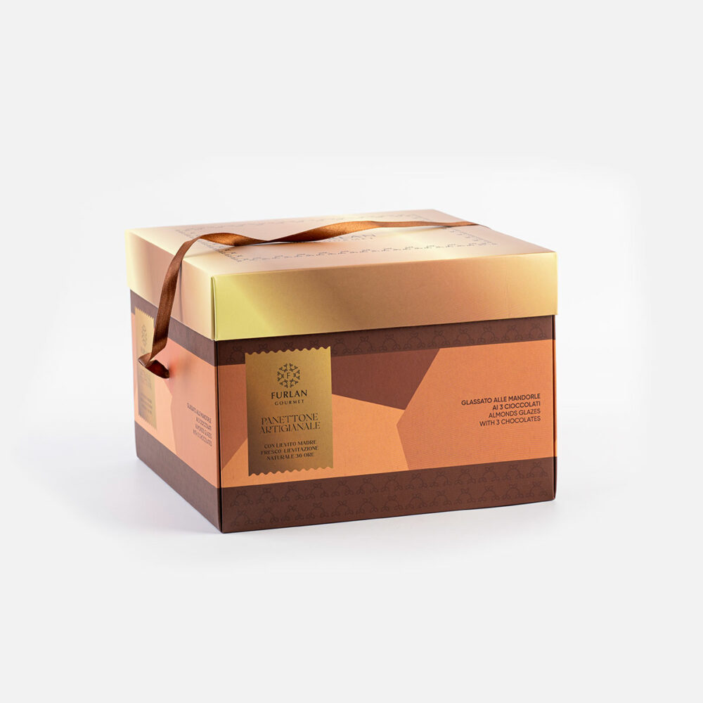 Panettone glassato alle Mandorle ai 3 cioccolati