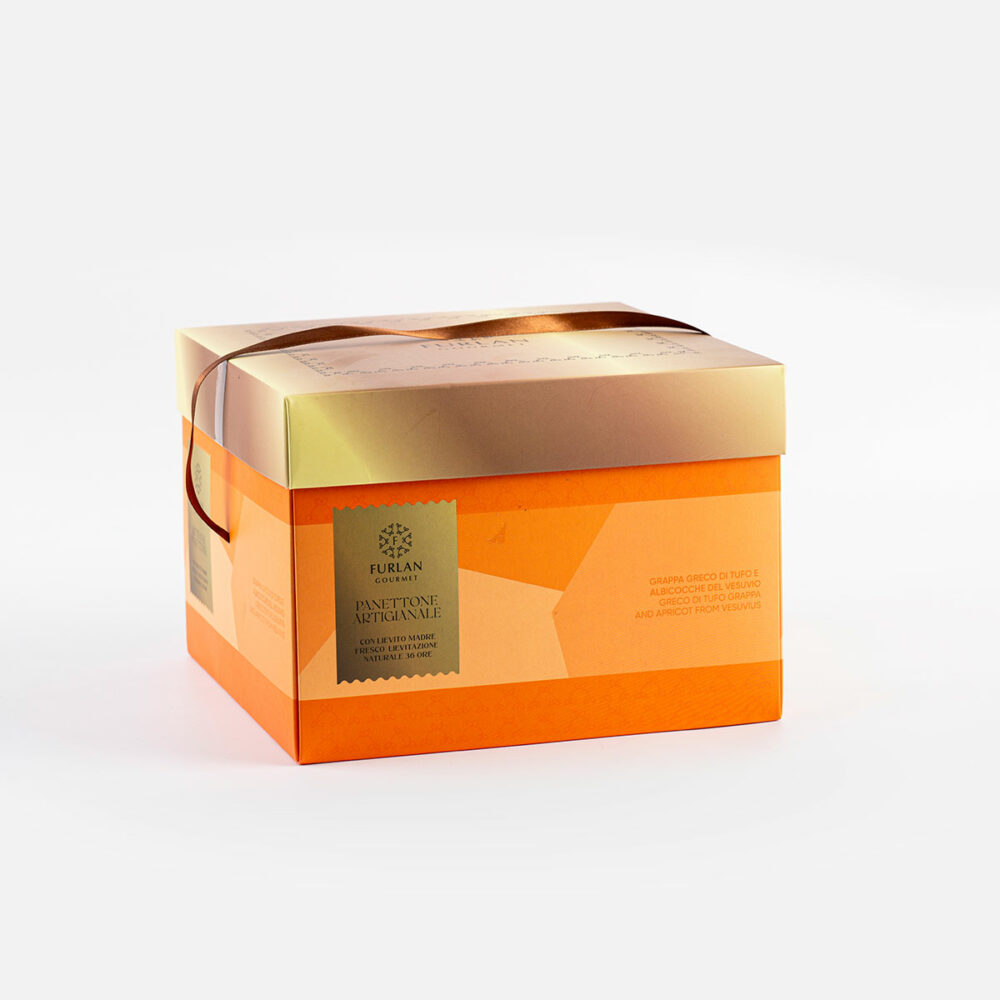 Panettone con crema grappa Greco di Tufo e albicocche del Vesuvio