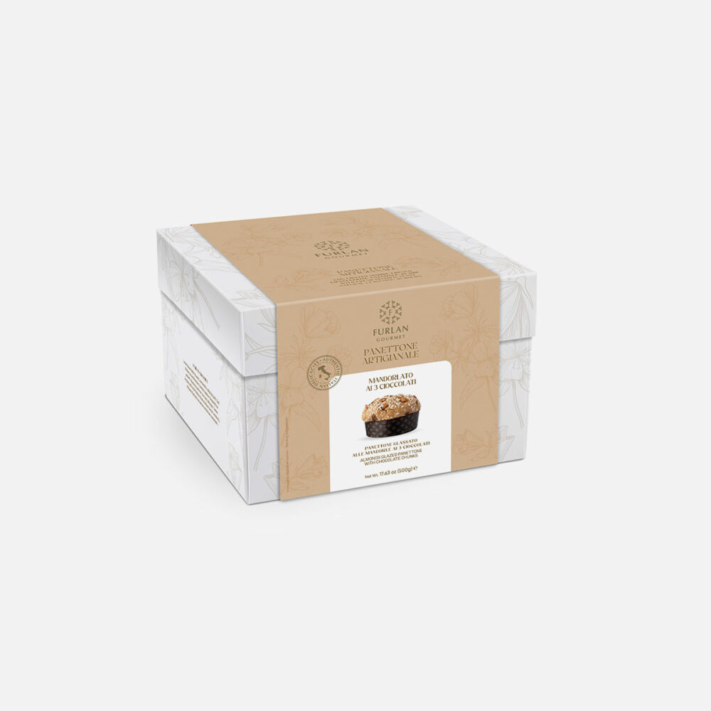 Panettone glassato alle Mandorle ai 3 cioccolati
